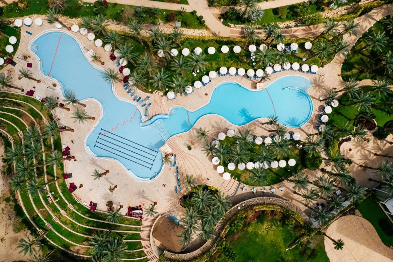 David Dead Sea Resort & Spa Ein Bokek Luaran gambar Aerial view of the pool at the Atlantis Paradise Island