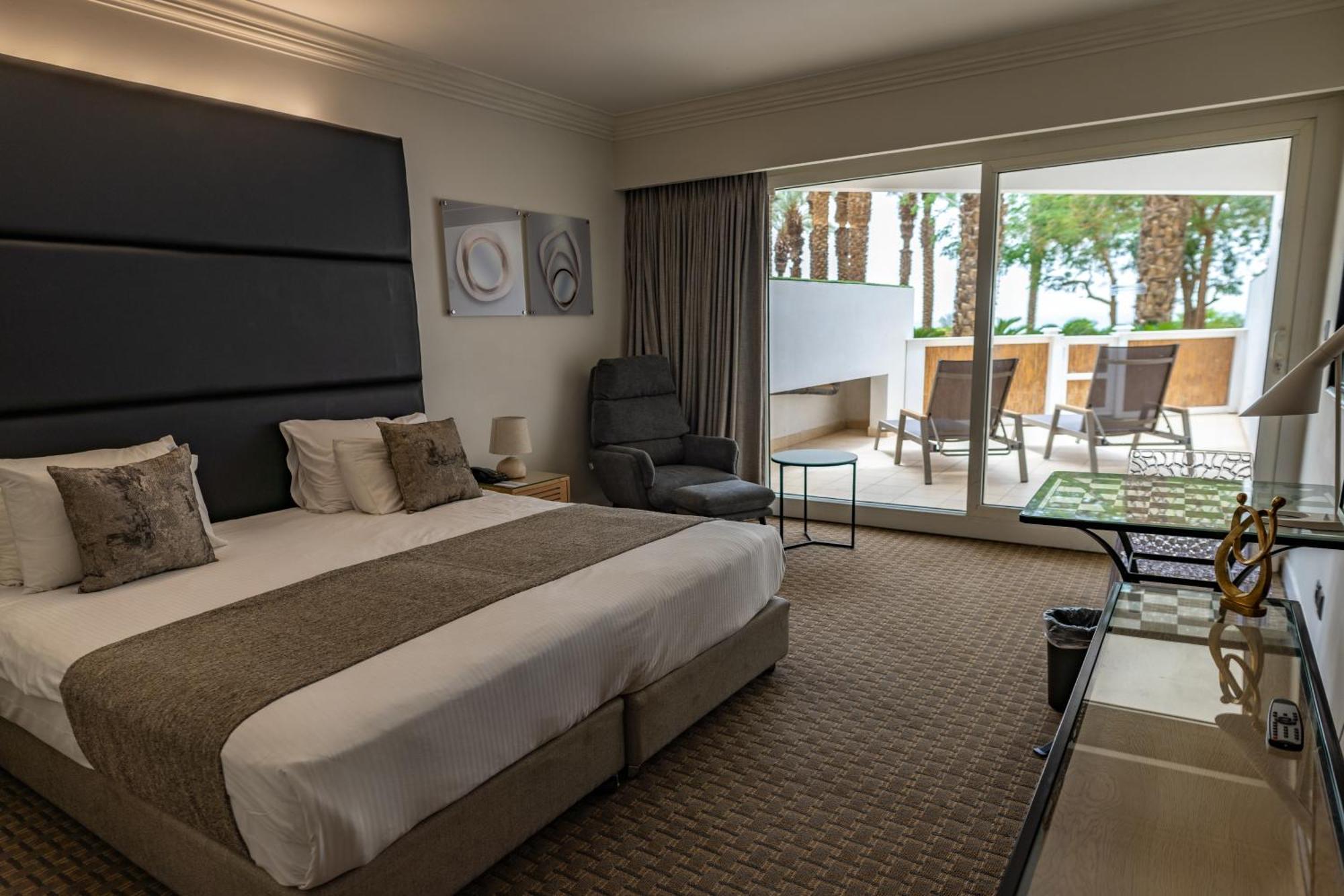 David Dead Sea Resort & Spa Ein Bokek Luaran gambar A room at the Hilton